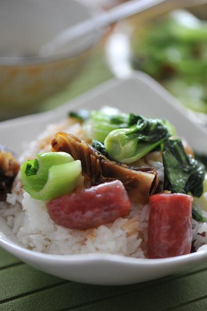 腊味煲仔饭的做法(花样主食)
