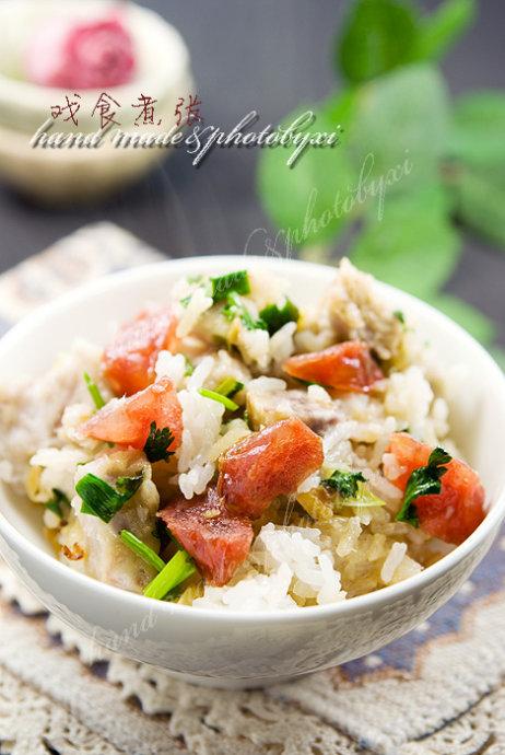 芋香腊肠煲仔饭的做法(荤菜)