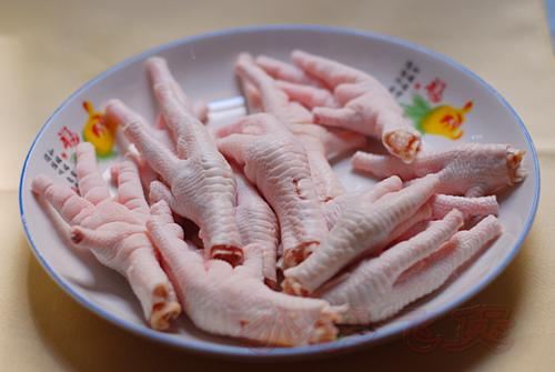 整煲鸡脚汤的做法(补下脚骨力)