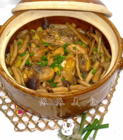 茶树菇滑鸡红薯煲仔饭的做法(荤素搭配)