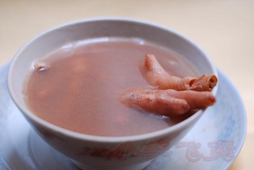 整煲鸡脚汤的做法(补下脚骨力)