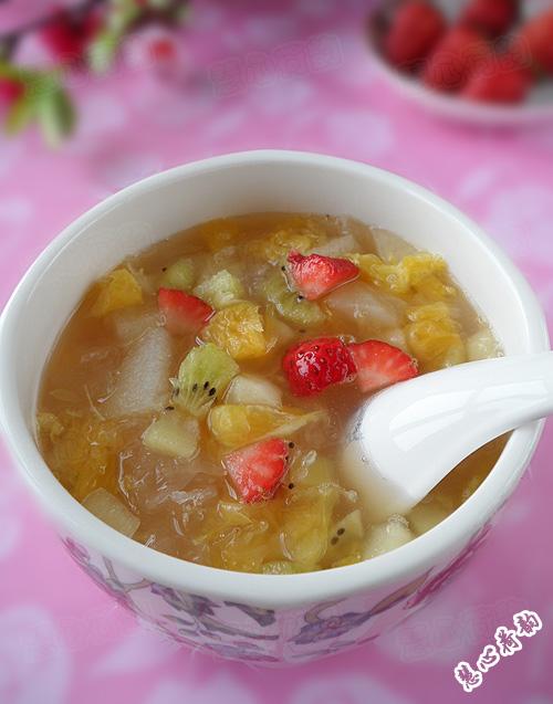 五彩银耳水果羹的做法