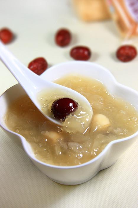 电压力锅版红枣莲子银耳羹的做法