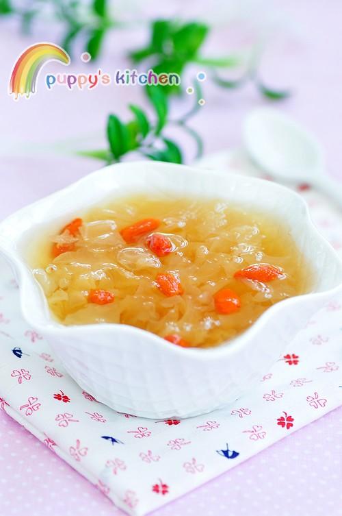 红糖皂角米银耳羹的做法