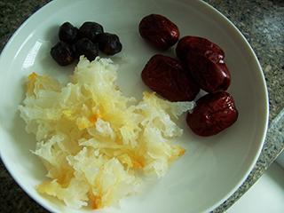 木瓜红枣银耳羹的做法