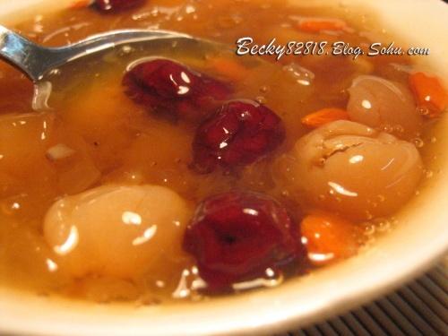 桂圆银耳红枣羹的做法