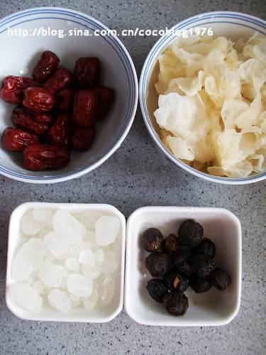 冰糖银耳桂圆红枣羹的做法