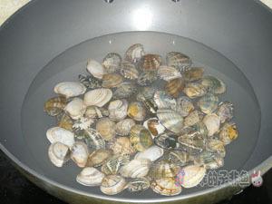 花蛤炖蛋的做法