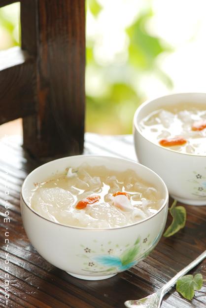 银耳雪梨羹的做法