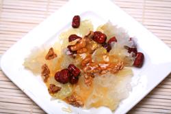 蜂蜜银耳核桃羹的做法