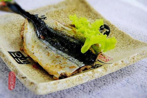 微波烤秋刀鱼的做法