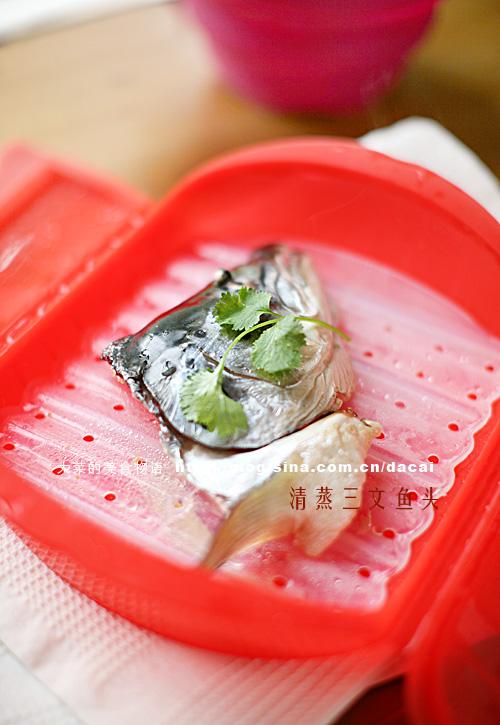 微波炉蒸三文鱼头的做法