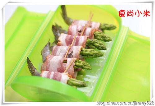微波炉芦笋鲜虾培根卷的做法