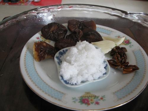 微波炉鼓油皇乳鸽的做法