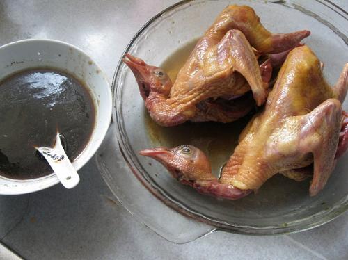 微波炉鼓油皇乳鸽的做法