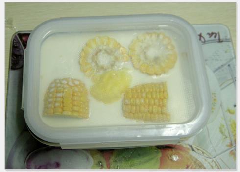 微波牛奶浸玉米的做法