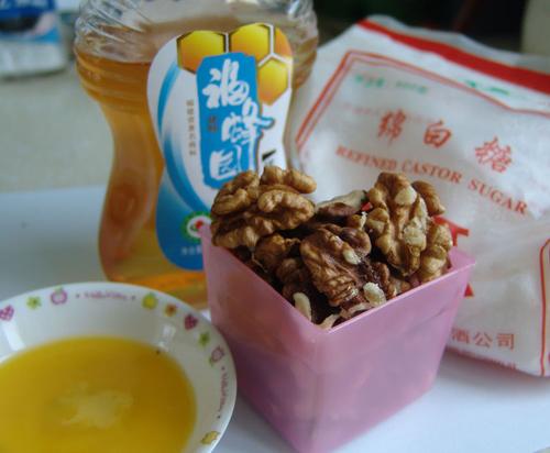 微波炉琥珀桃仁的做法