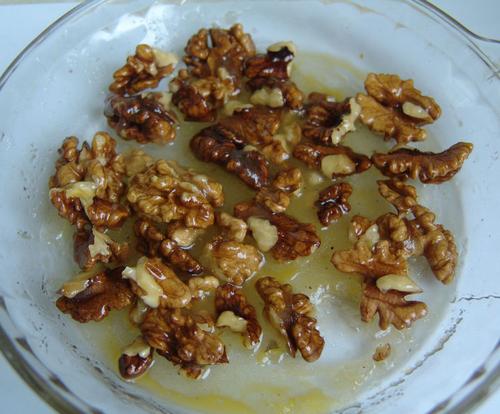 微波炉琥珀桃仁的做法