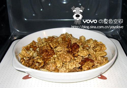 微波琥珀核桃仁的做法