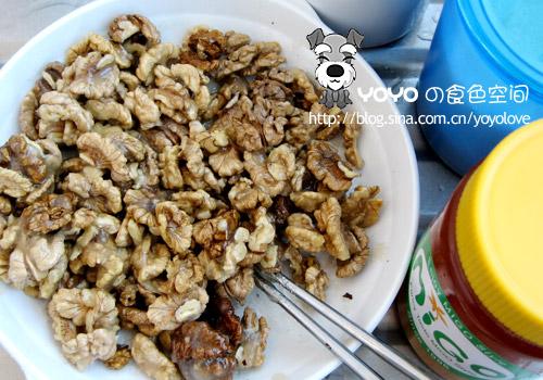 微波琥珀核桃仁的做法