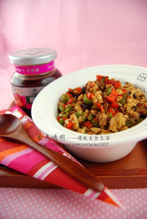 微波炉香辣双椒鸡粒小炒的做法