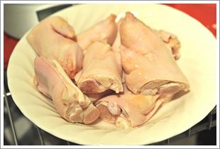 香辣猪蹄火锅的做法