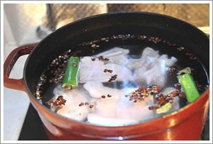 香辣猪蹄火锅的做法