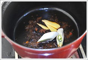 香辣猪蹄火锅的做法