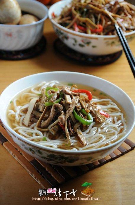 豆干茶笋肉丝面的做法