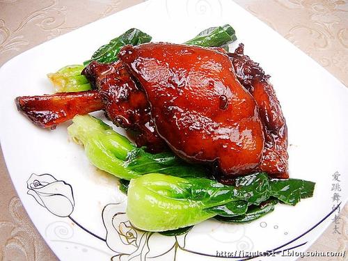 腐乳猪蹄膀的做法