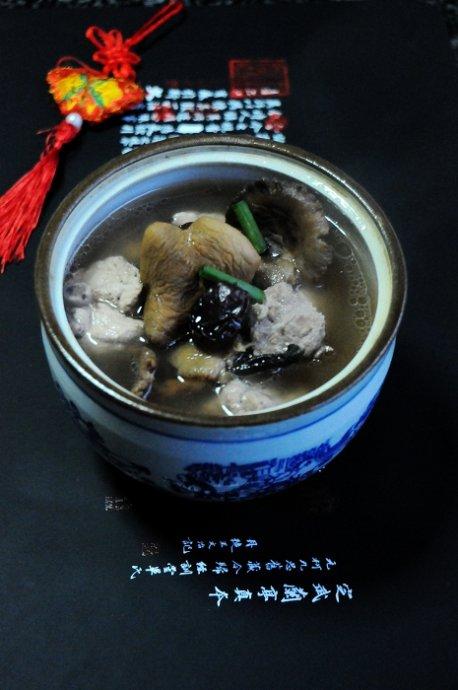 红菇枣香煲排骨的做法