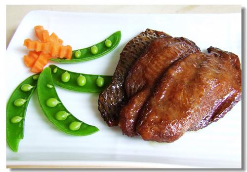 烤鱼片和鱼头萝卜汤和辣蒸鱼腩的做法