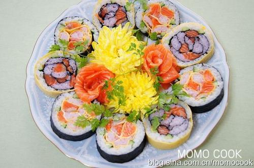 玫瑰花寿司与三文鱼刺身的做法