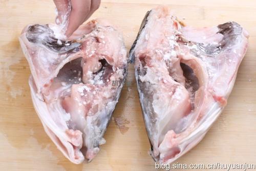 砂锅鱼头豆腐煲的做法