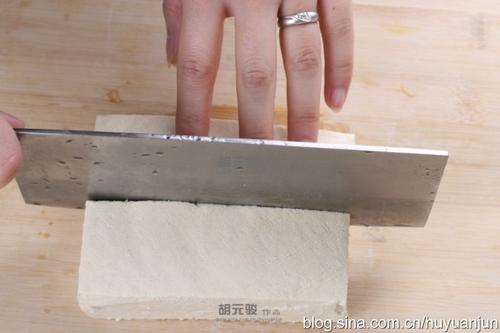 砂锅鱼头豆腐煲的做法