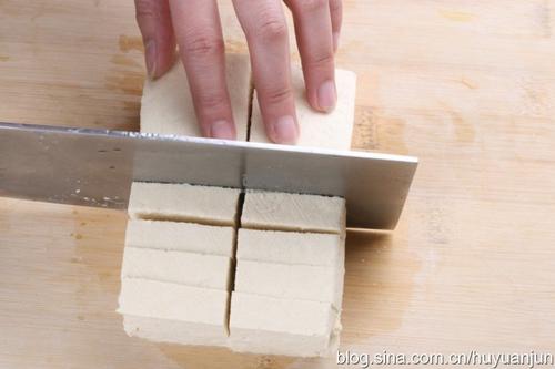 砂锅鱼头豆腐煲的做法