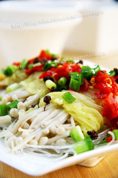 剁椒金针菇菜卷的做法