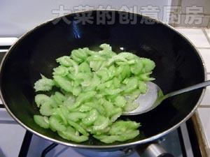 西芹杞子炒百合的做法