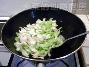 西芹杞子炒百合的做法
