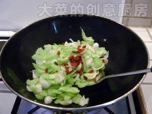 西芹杞子炒百合的做法