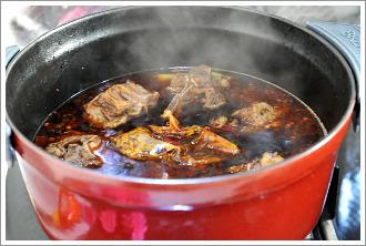 香辣羊蝎子火锅的做法