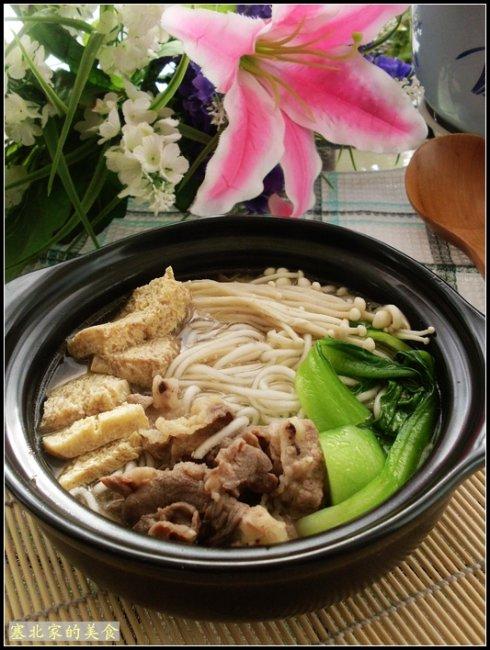 金针菇冻豆腐肥牛锅的做法