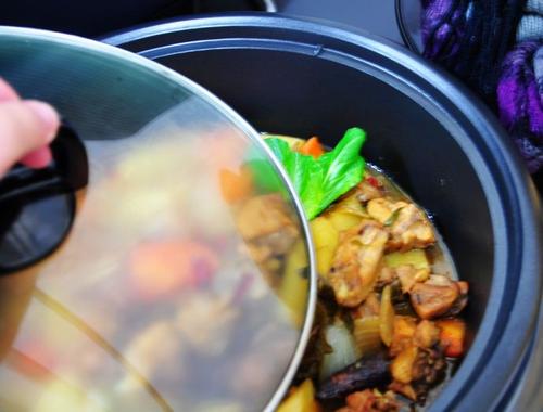 大盘鸡配素菜火锅的做法