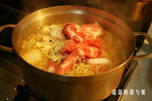 韩式泡菜牛肉火锅面的做法