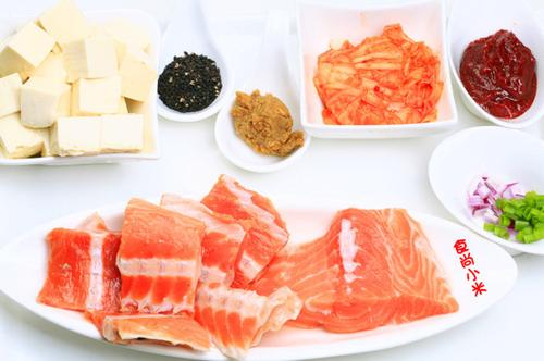 石锅三文鱼豆腐汤的做法