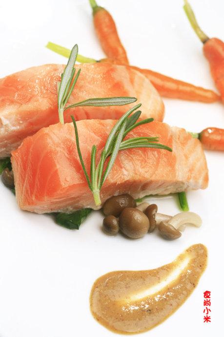 香煎胡萝卜三文鱼的做法