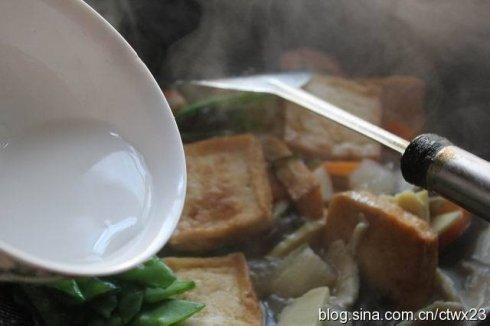 八珍豆腐煲的做法