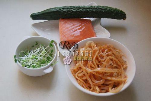 擀面皮三文鱼的做法