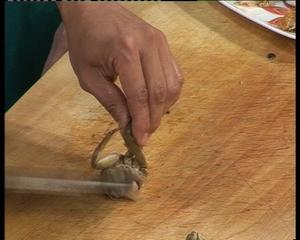 秋蟹焗鸡球和召盐牛肉丝的做法