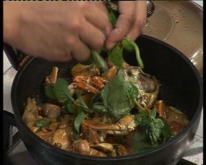 秋蟹焗鸡球和召盐牛肉丝的做法